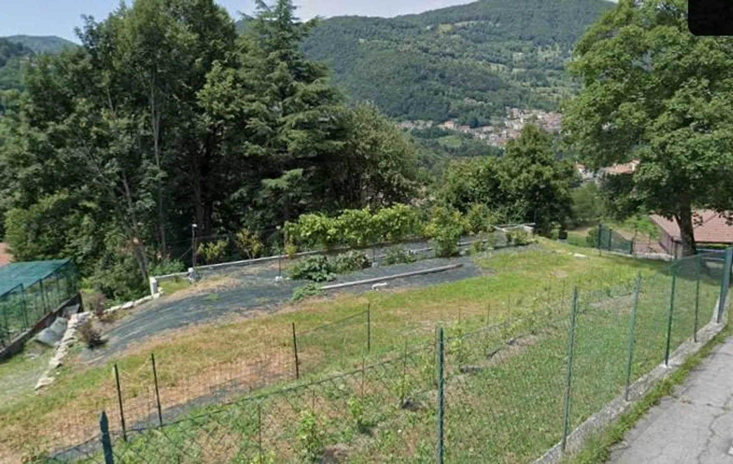 Terrain à bâtir ensoleillé à Laino - Photo 1 sur 13