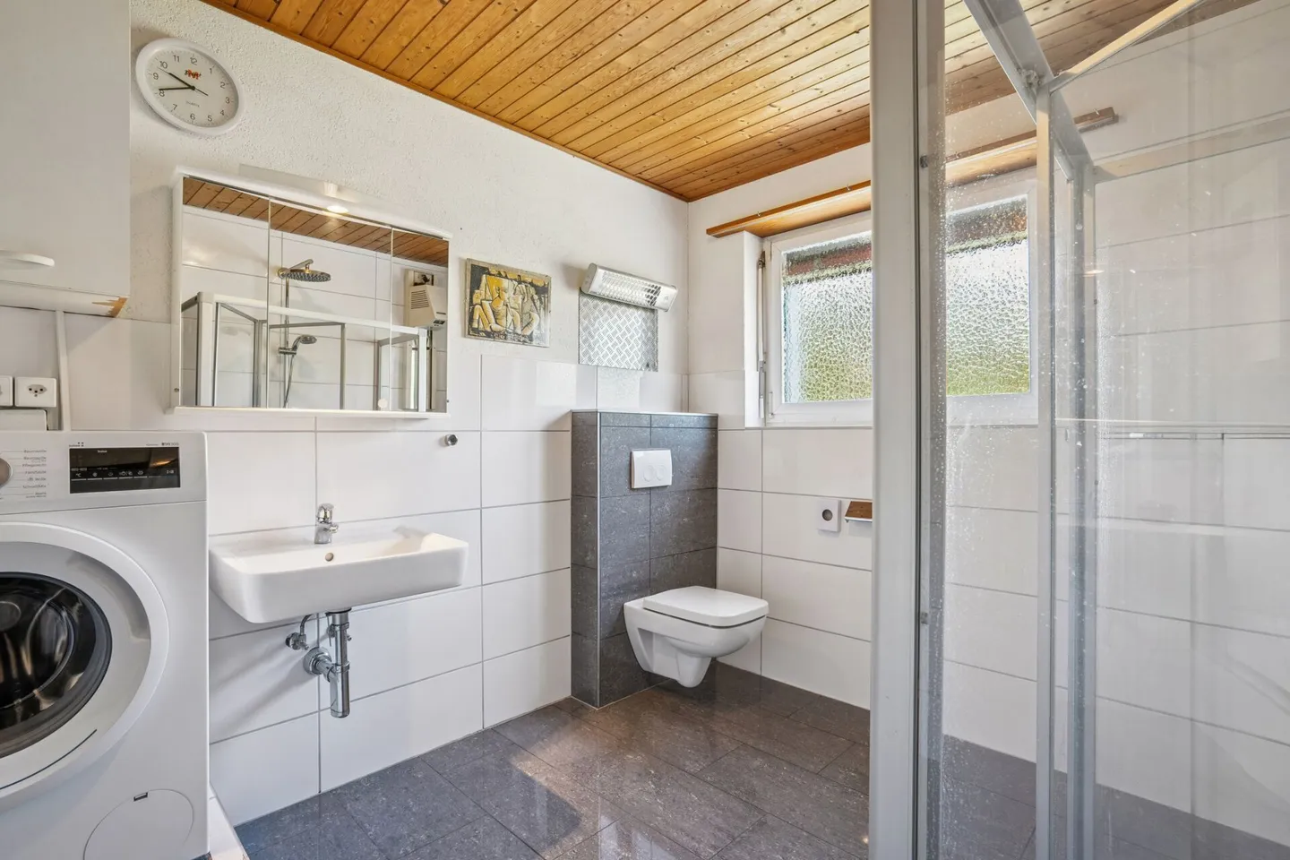 Single-family house with generous plot & versatile usage options - Photo 10 of 32