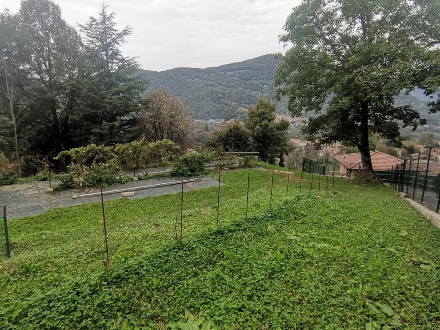 Terrain à bâtir ensoleillé à Laino - Photo 4 sur 13