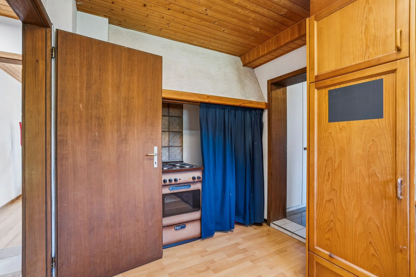 Single-family house with generous plot & versatile usage options - Photo 8 of 32
