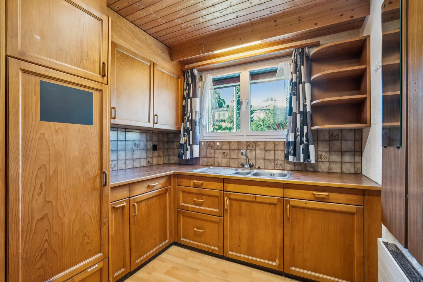Single-family house with generous plot & versatile usage options - Photo 9 of 32