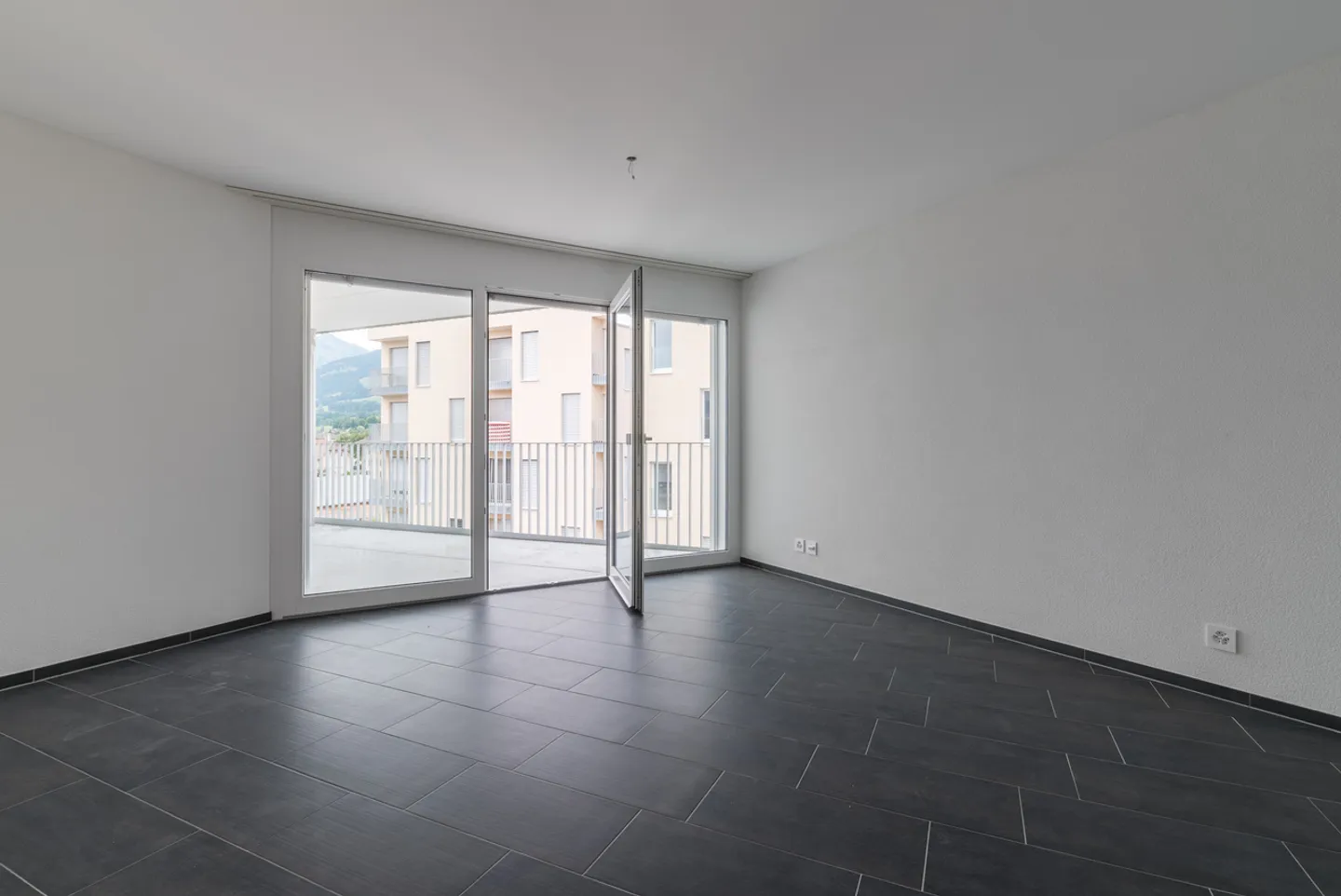 Wunderschöne 3,5-Zimmer-Wohnung von ca. 83 m2 mit Blick auf den Moléson - Foto 4 von 6