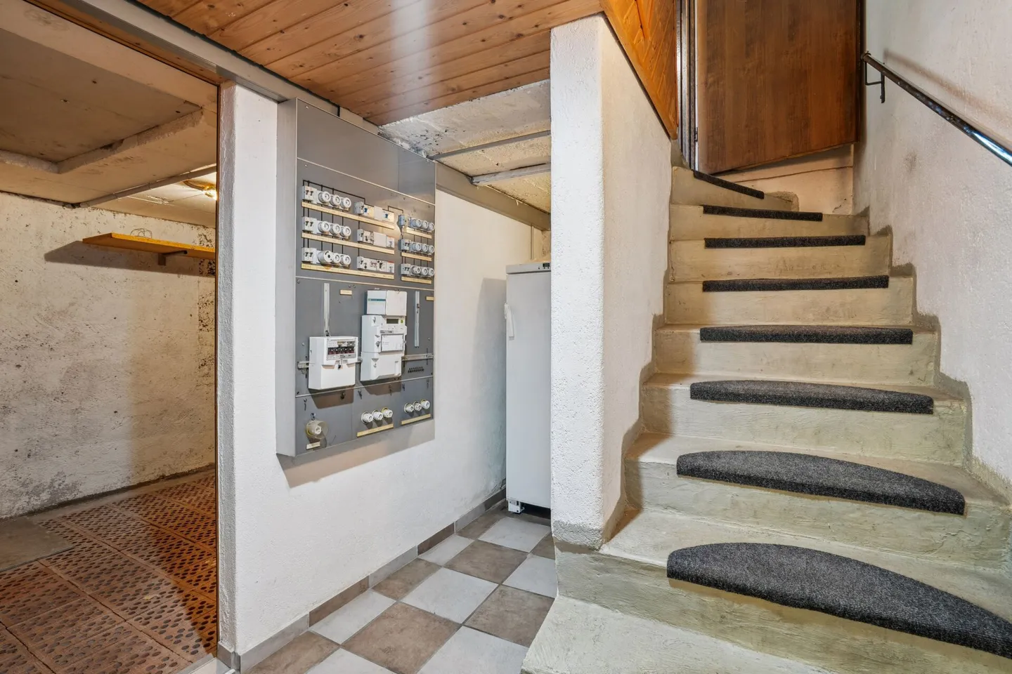 Single-family house with generous plot & versatile usage options - Photo 18 of 32