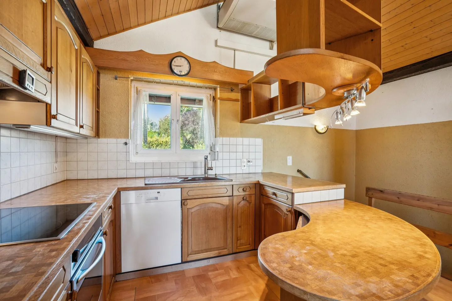 Single-family house with generous plot & versatile usage options - Photo 16 of 32