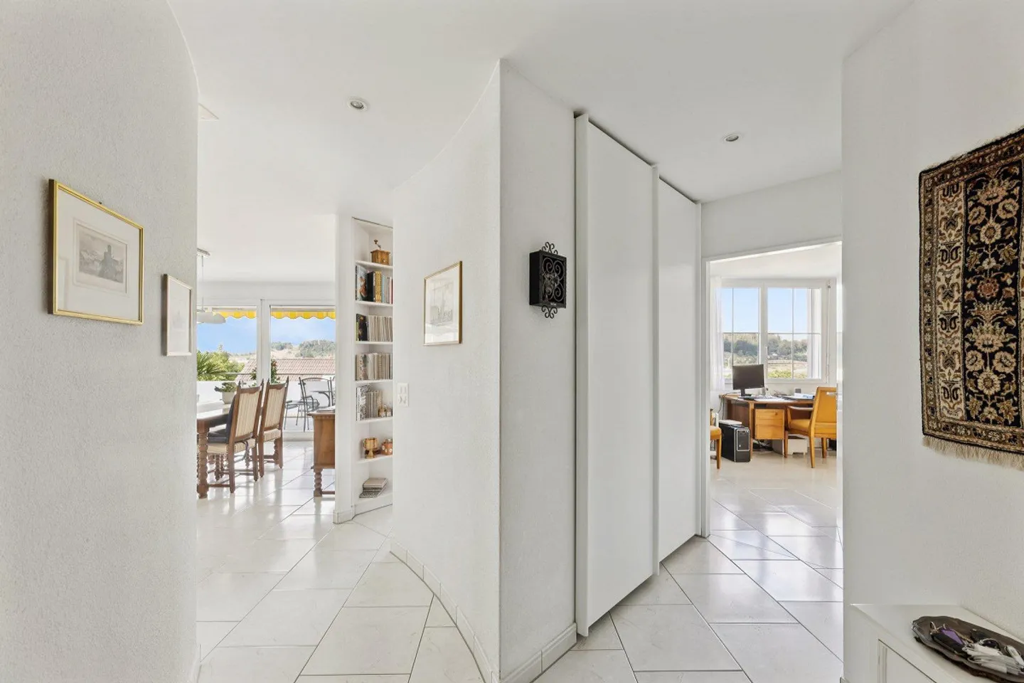 Modern 4.5-room condominium for sale - Photo 2 of 14