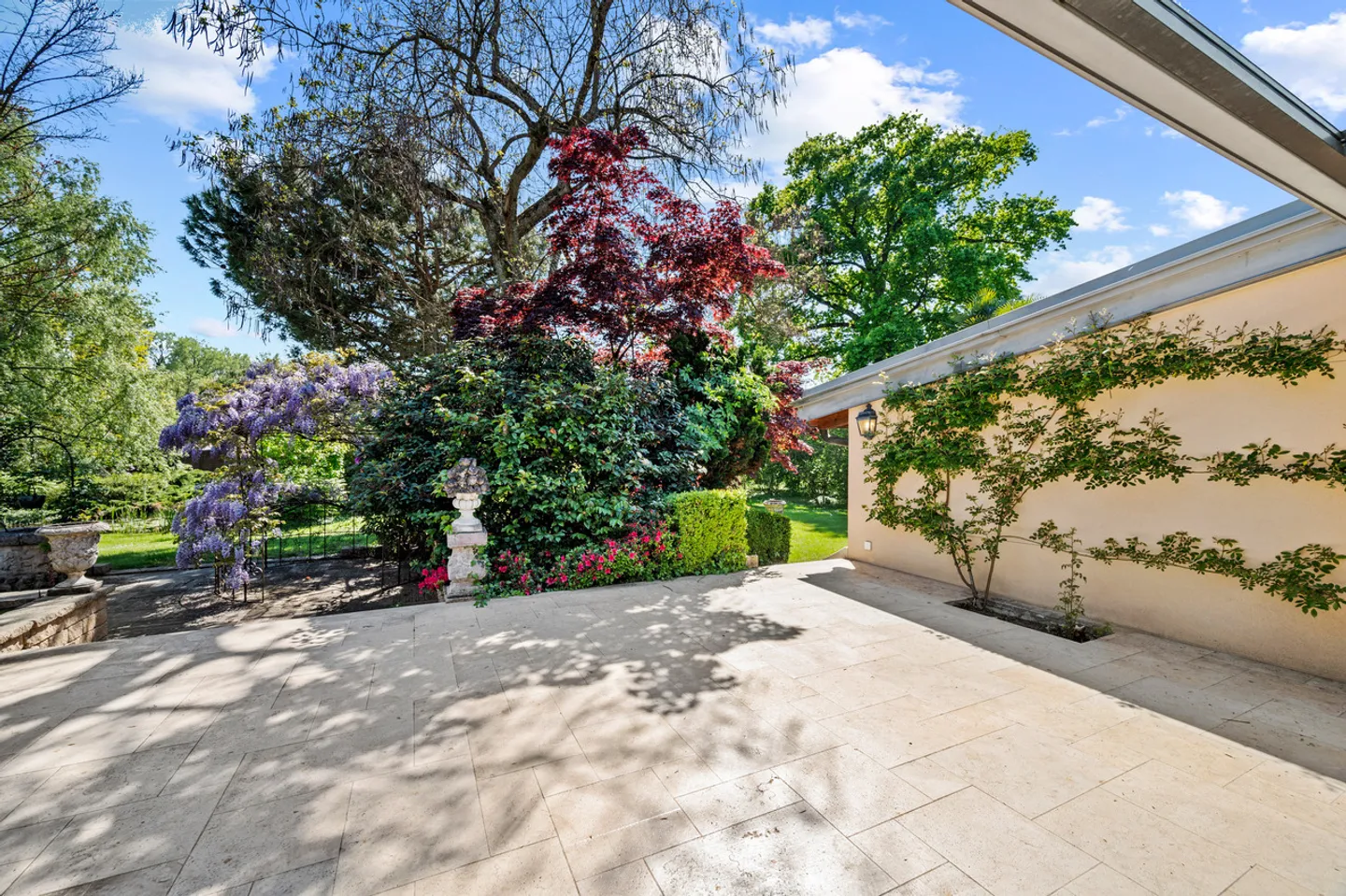 Exceptional property of 2 hectares, pond, river, near Lausanne - Photo 7 of 16