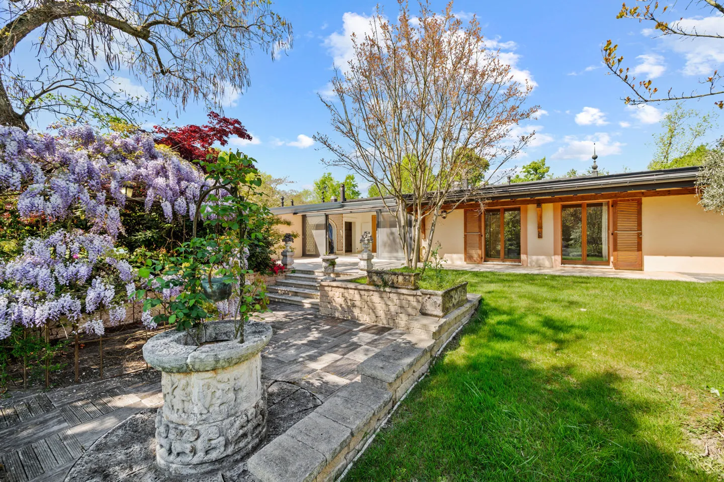 Exceptional property of 2 hectares, pond, river, near Lausanne - Photo 5 of 16