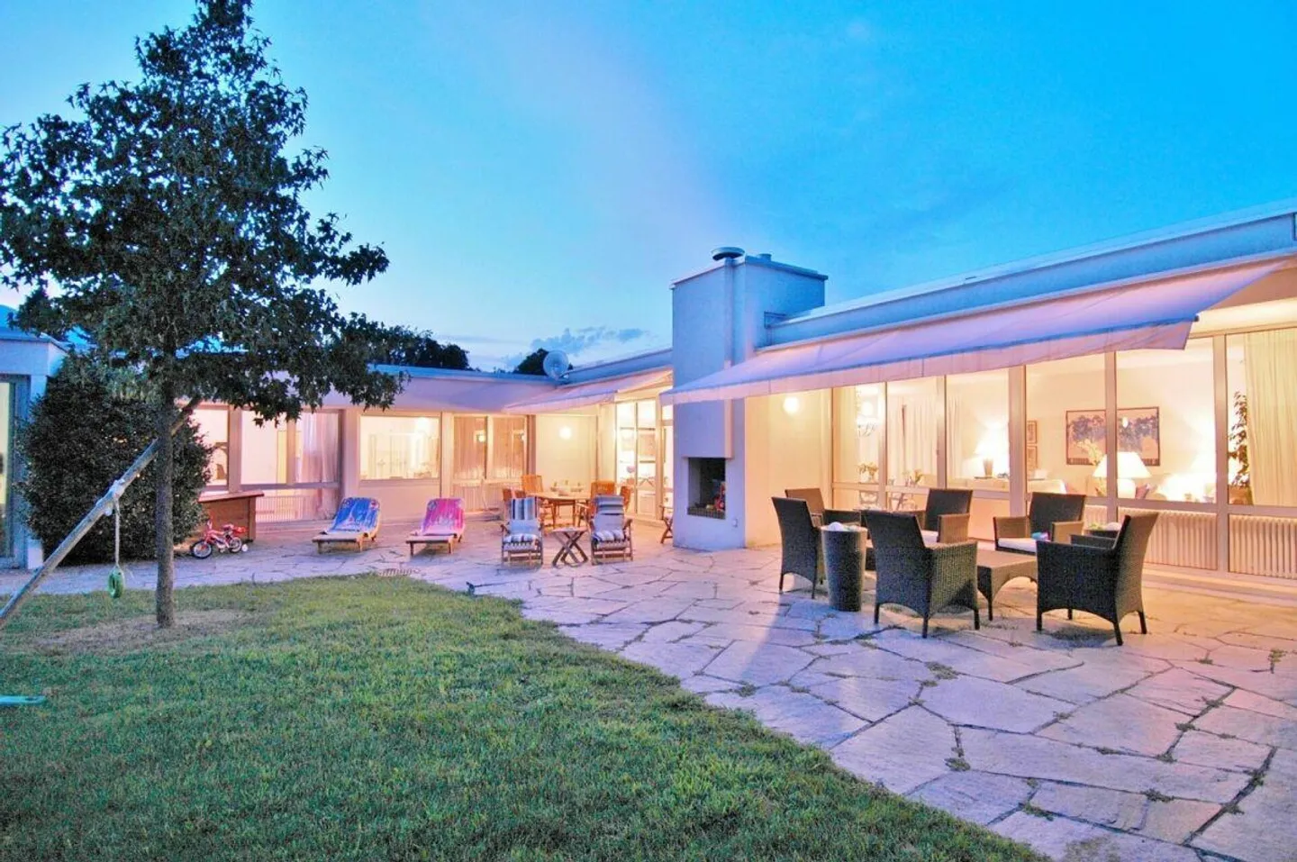 Magnifica villa con piscina interna - Foto 2 di 13