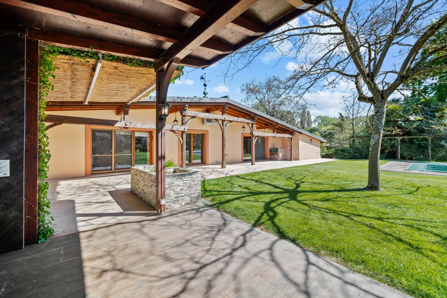 Exceptional property of 2 hectares, pond, river, near Lausanne - Photo 9 of 16