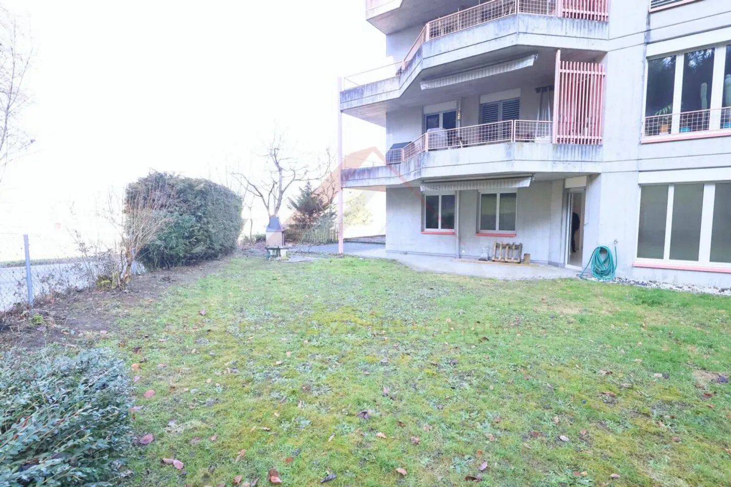 Ampio appartamento al piano terra - Foto 3 di 22