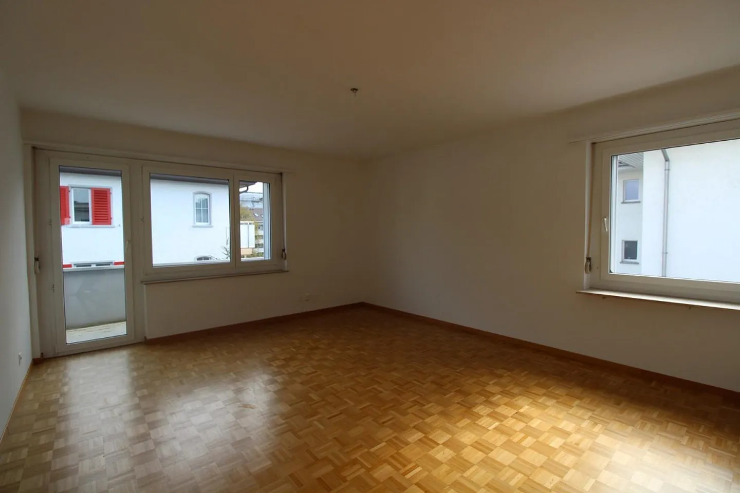 Bell'appartamento di 4.0 stanze con balcone in affitto - Foto 4 di 7