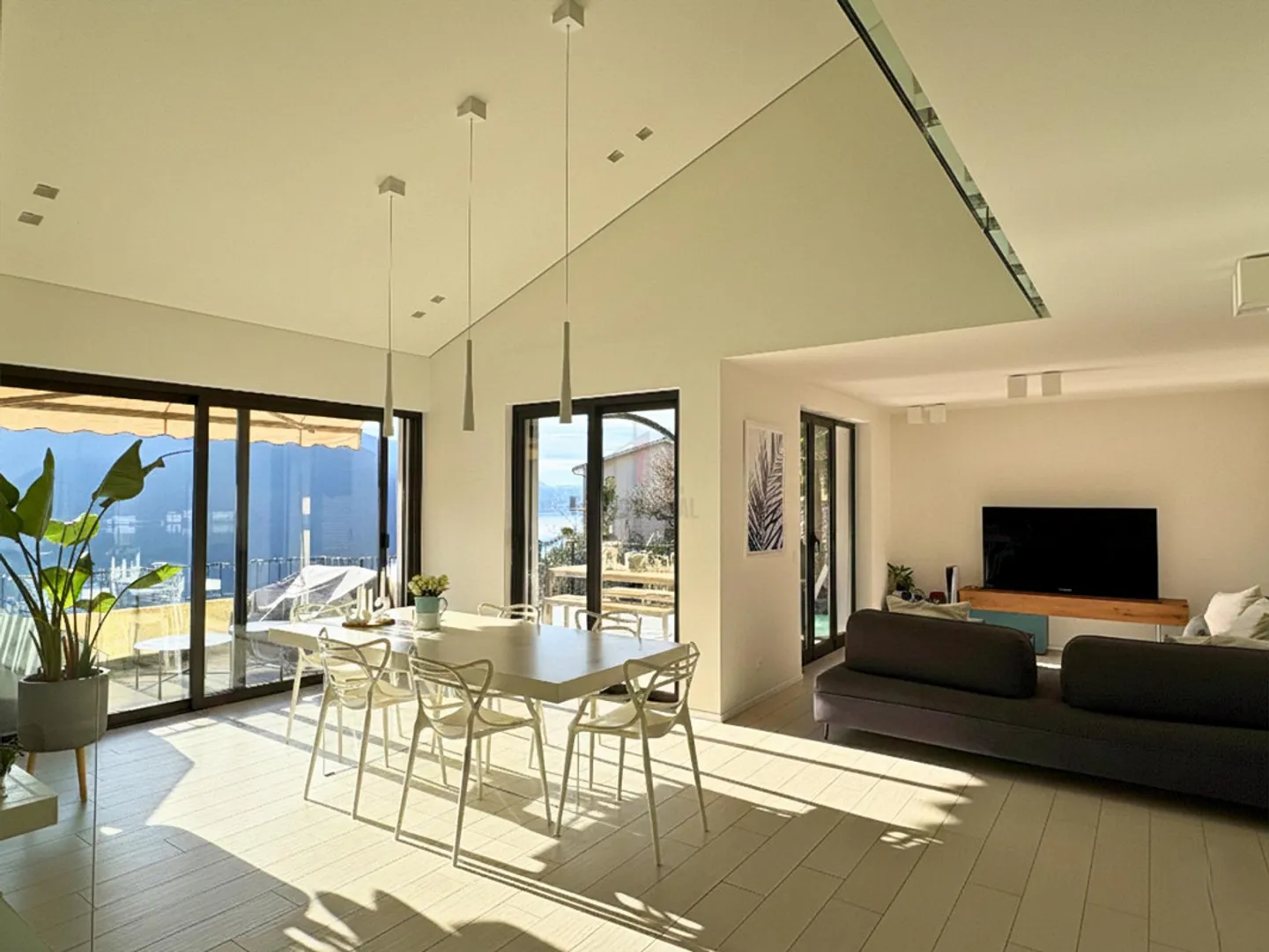 IHRE CHARMIERENDE ZUFLUCHT AM SEE - Foto 2 von 13