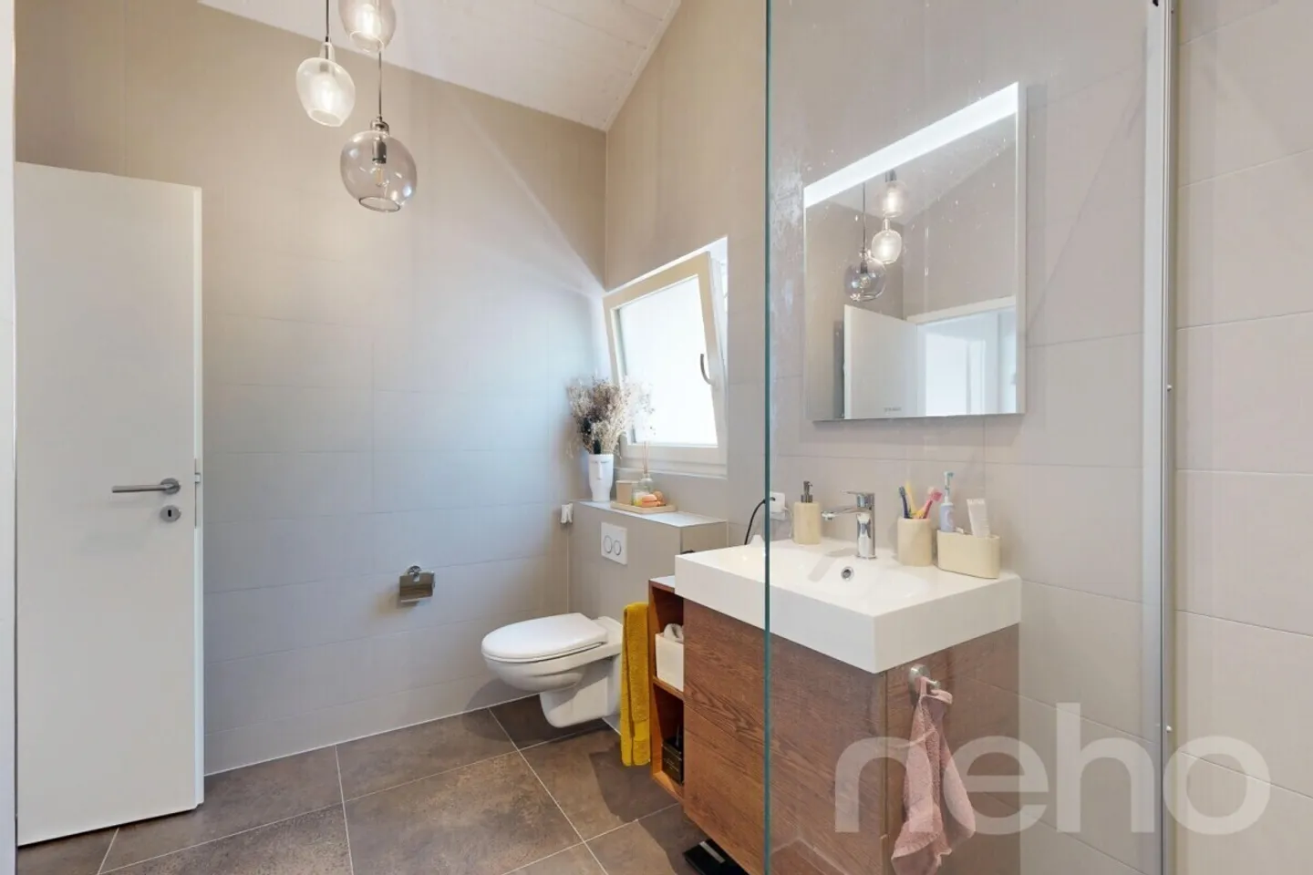 Modern Semi-Detached House - Photo 10 of 12