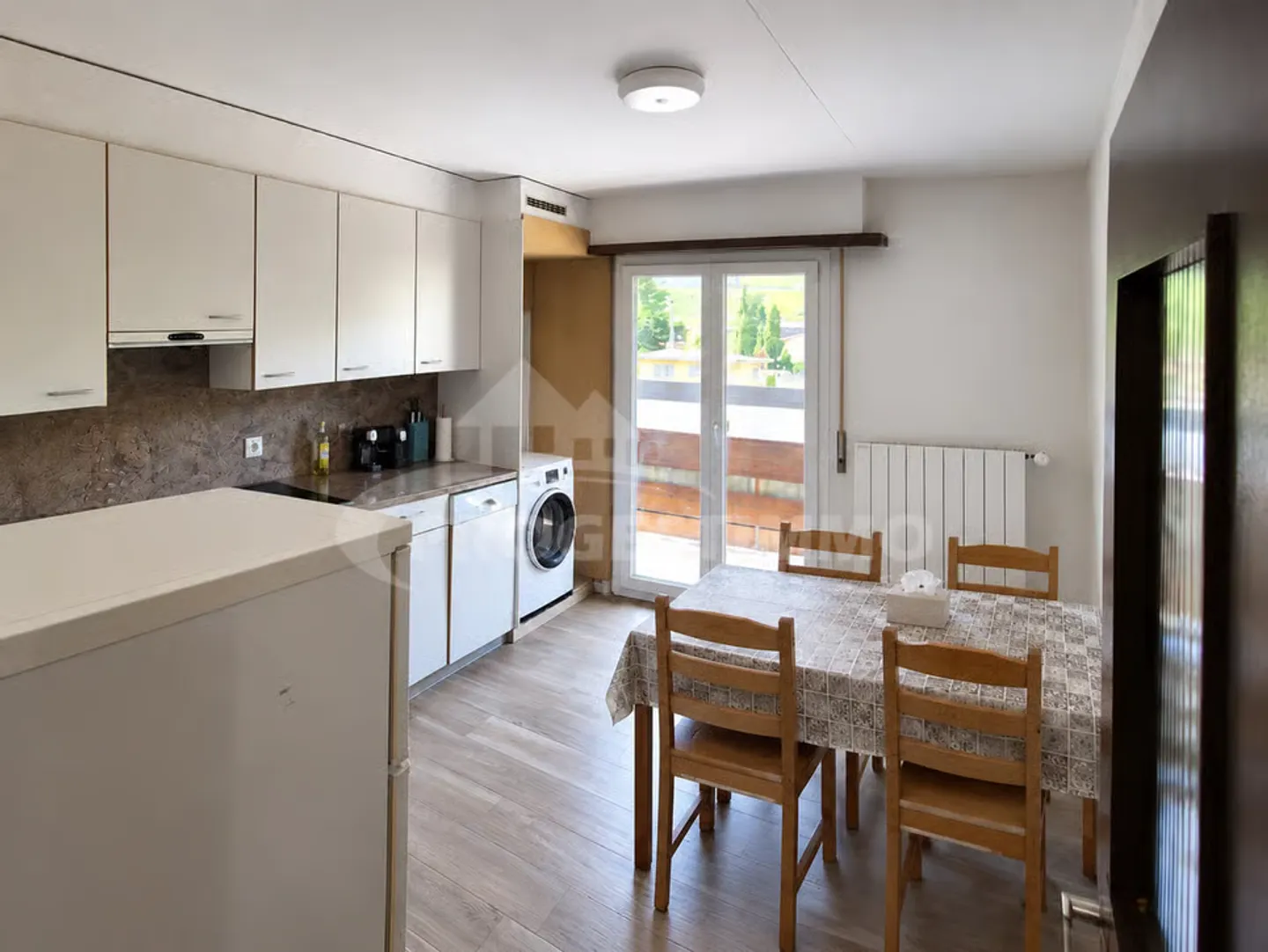 4.5 BRIGHT ROOMS WITH BALCONY IN THE HEART OF Uvrier - Photo 2 of 9