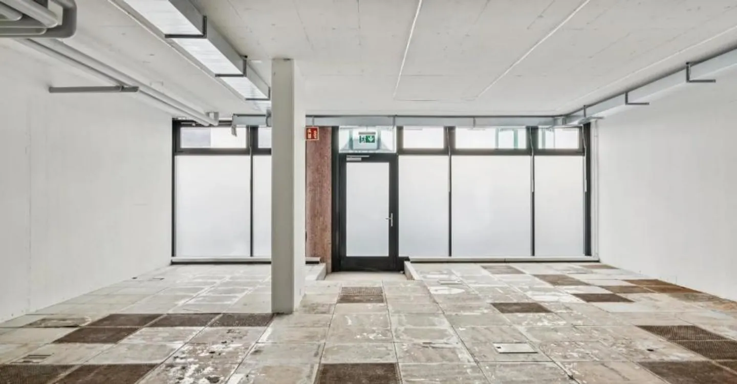 Arcade auf zwei Ebenen in der Rue Jean-Charles Amat 7 - Foto 2 von 12