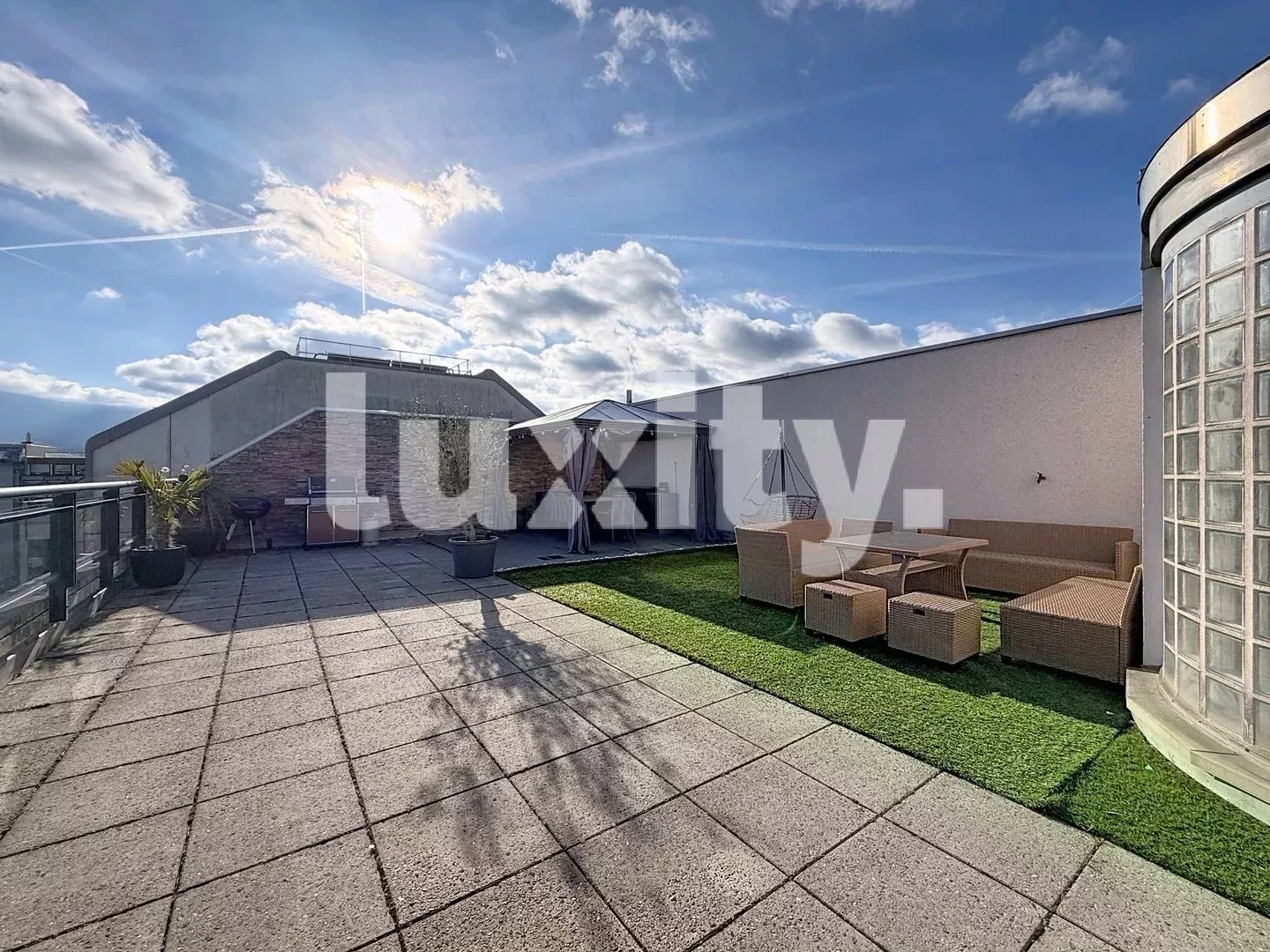 Prächtige Wohnung mit 90m² Dachgarten - Foto 1 von 3