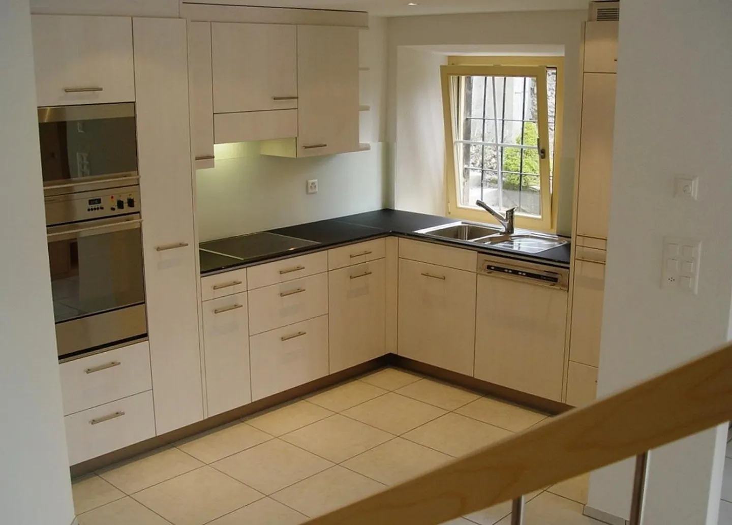 Moderne Wohnung in sonnigem Seewis - Foto 2 von 8