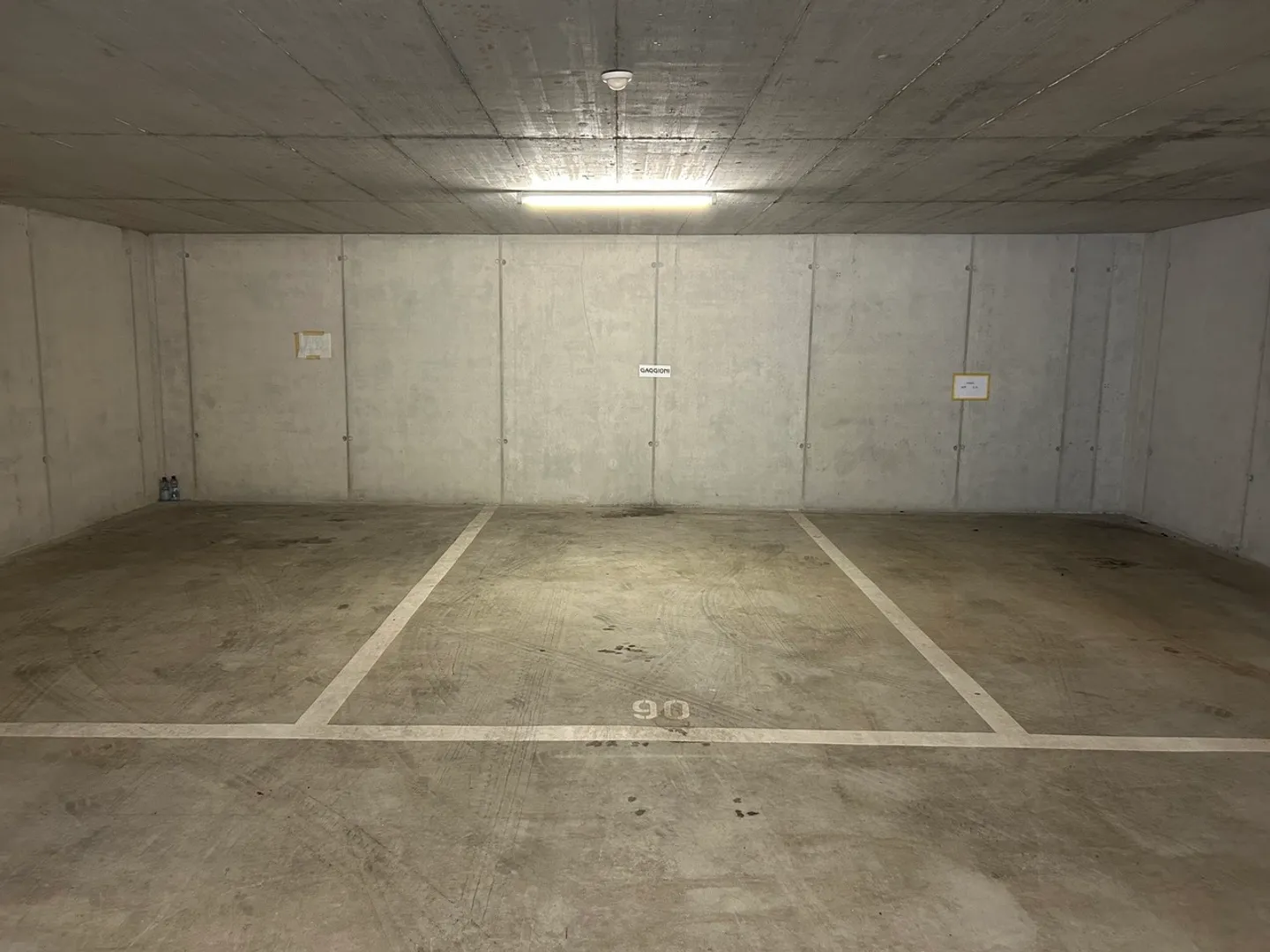 Parking space for rent in garage in Losone - Photo 2 of 6