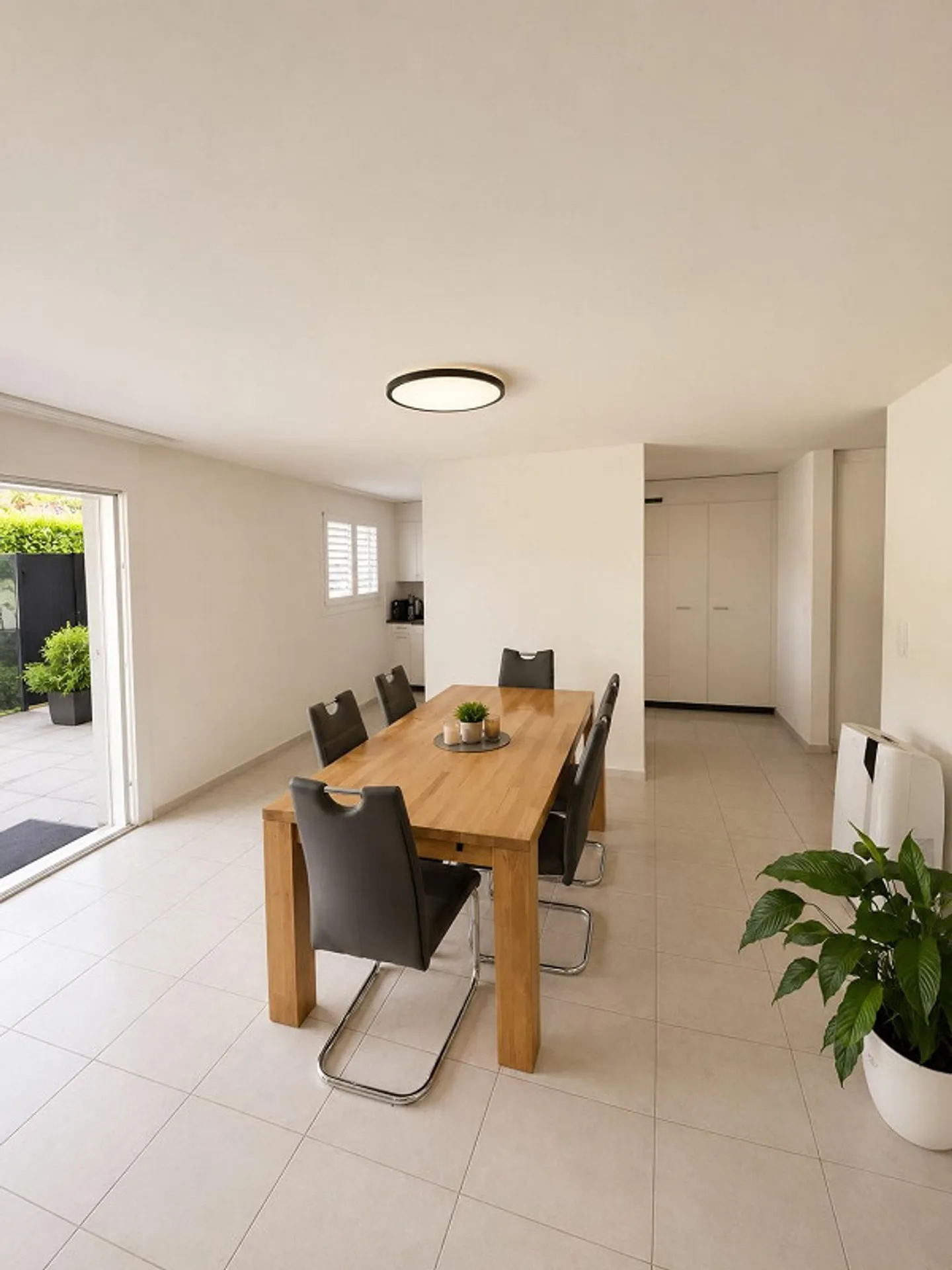 Spacious 4½-Room Garden Apartment - Photo 3 of 9