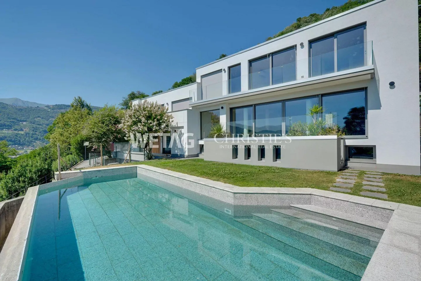 Lugano-Muzzano: spacious villa with pool & view of Lake Lugano for sale - Photo 1 of 13