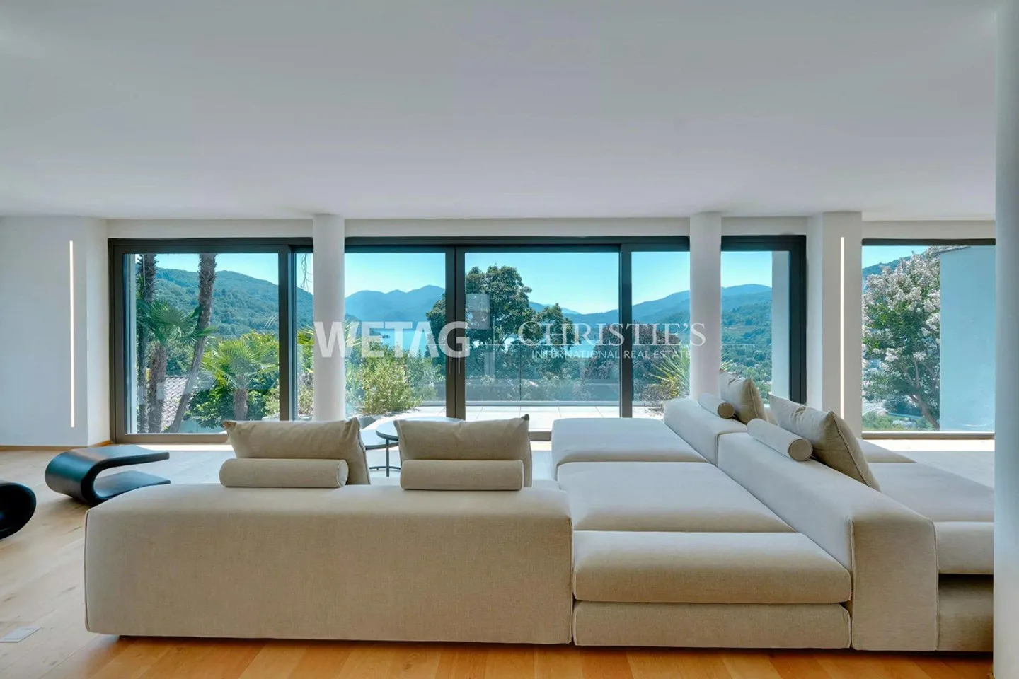 Lugano-Muzzano: spacious villa with pool & view of Lake Lugano for sale - Photo 3 of 13