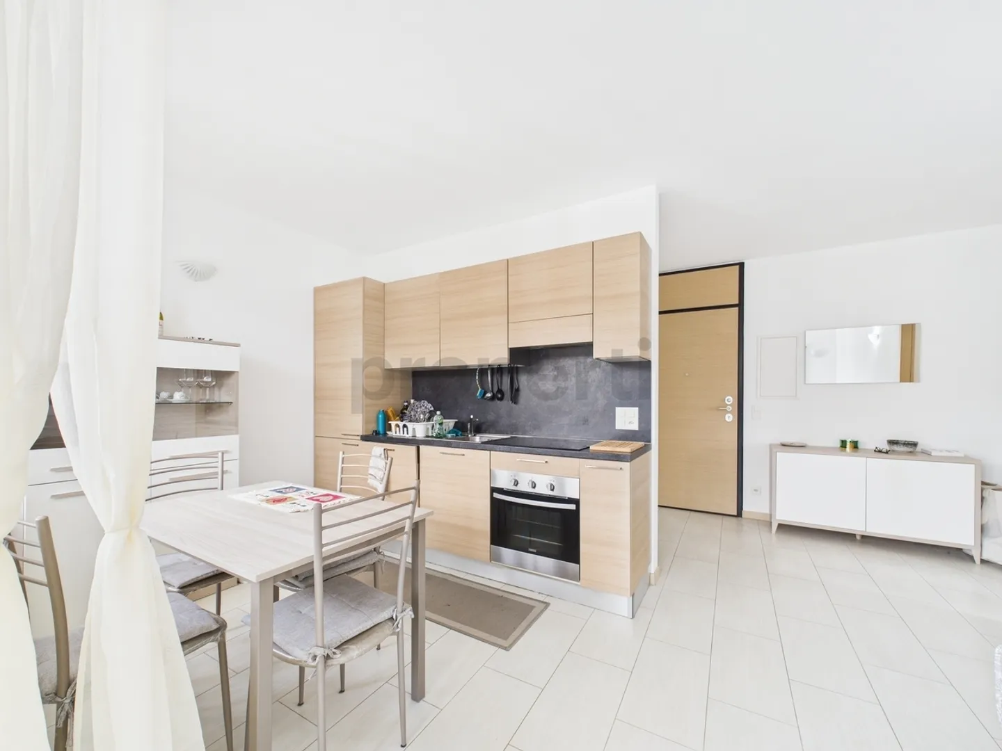 Paradiso – Appartement 2.5 meublé avec place de parking, excellent investissement... - Photo 1 sur 9