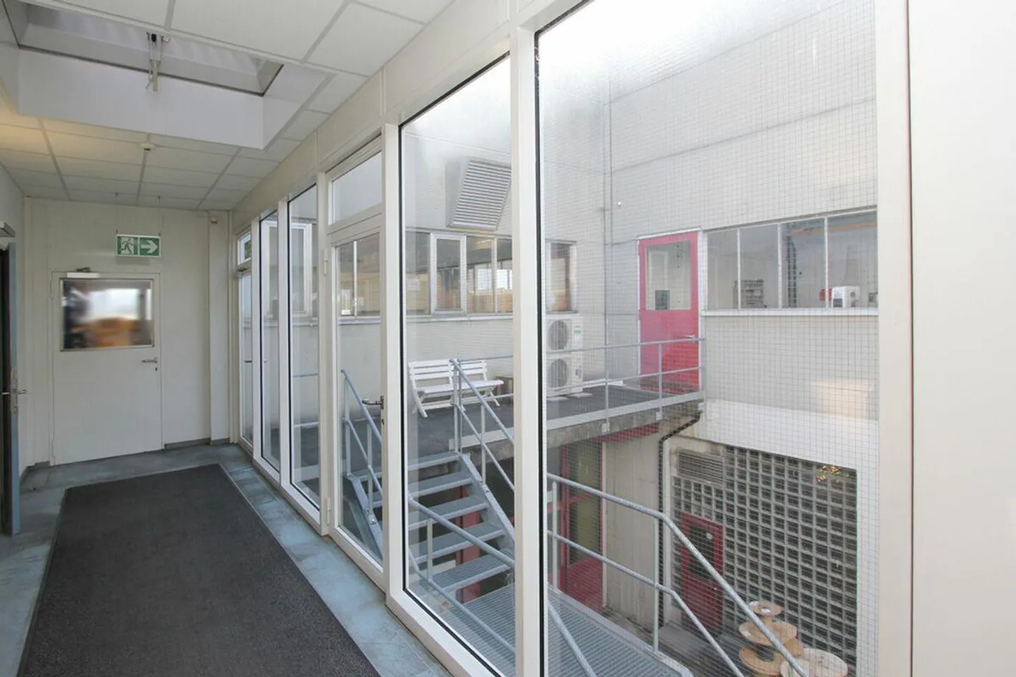 Edificio commerciale e per uffici attraente in posizione privilegiata - Foto 10 di 30