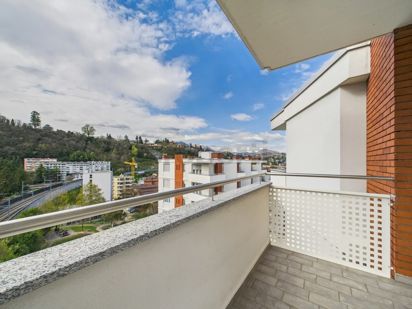 Paradiso – Appartement 2.5 meublé avec place de parking, excellent investissement... - Photo 7 sur 9