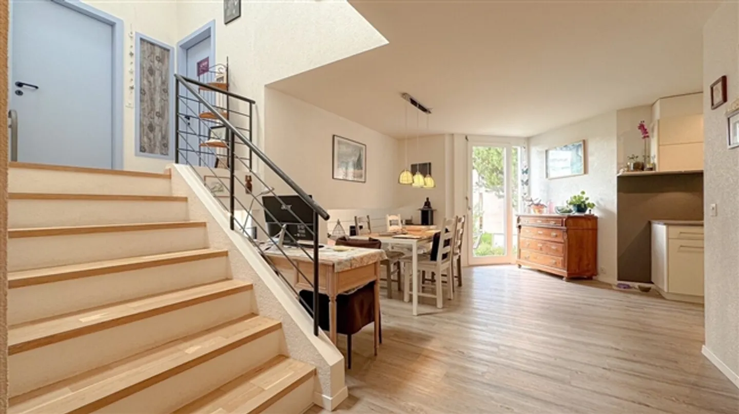 Charmante Maison Mitoyenne dans un Endroit Calme avec Vue sur le Moléson - Photo 4 sur 13