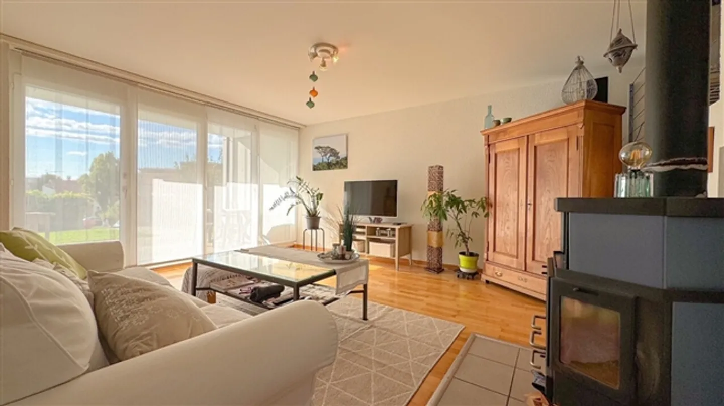 Charmante Maison Mitoyenne dans un Endroit Calme avec Vue sur le Moléson - Photo 7 sur 13