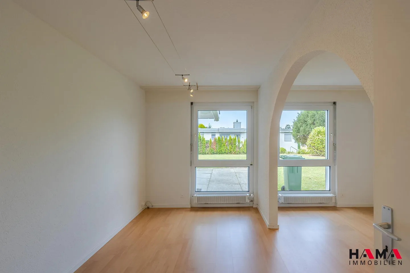 Geräumiges 6.5-Zimmer-Terrassenhaus mit Sauna und Pool an bester Lage in Zofingen zu vermieten - Foto 8 von 30