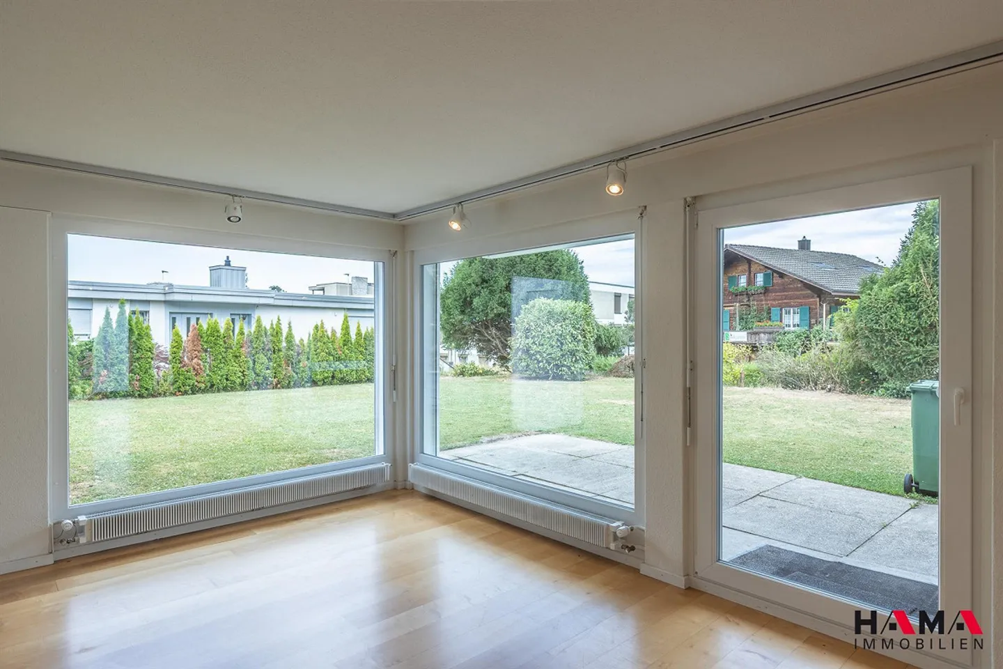 Geräumiges 6.5-Zimmer-Terrassenhaus mit Sauna und Pool an bester Lage in Zofingen zu vermieten - Foto 2 von 30
