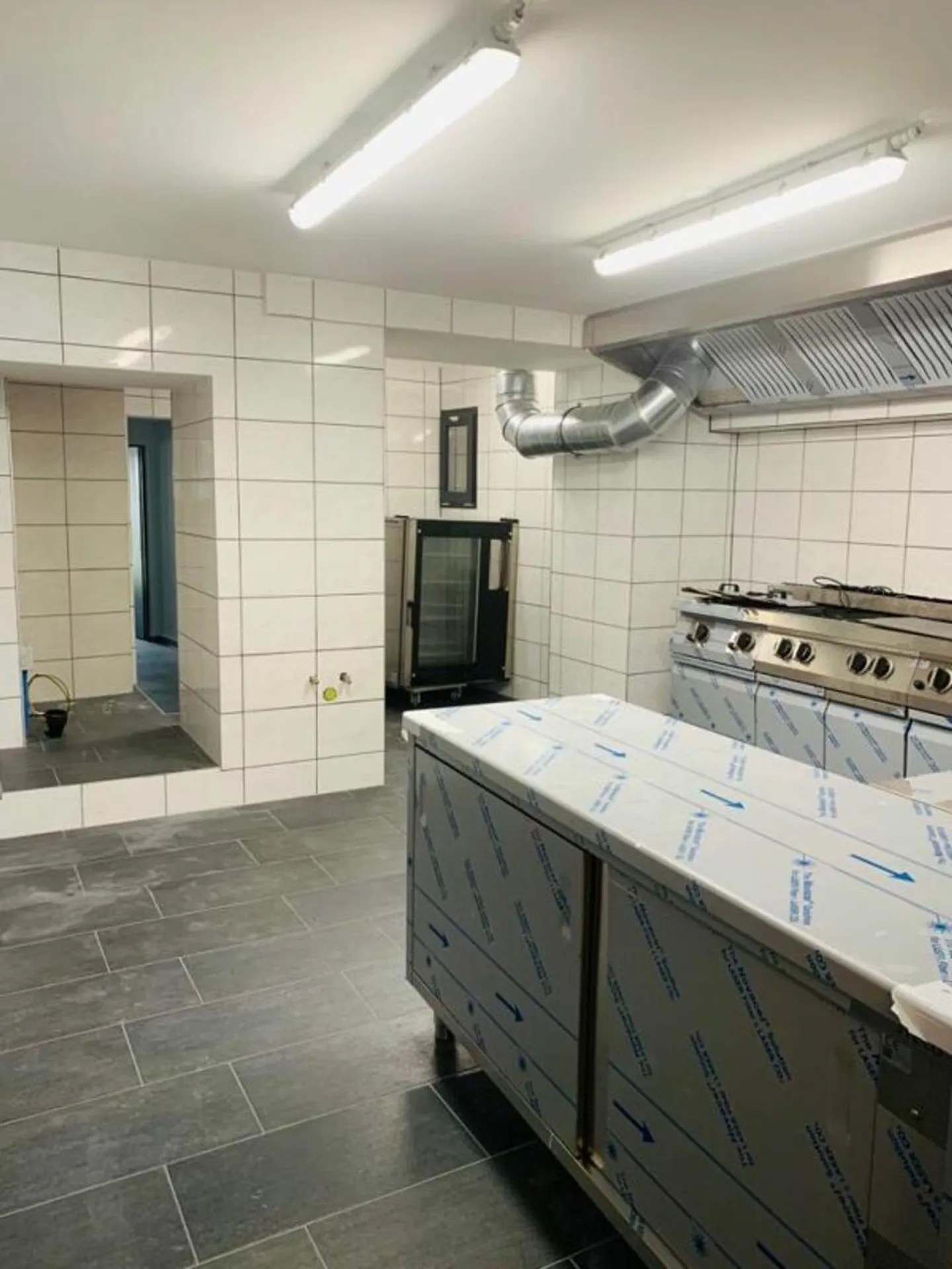 Lotti PPE in un edificio misto idealmente situato in Piazza Centrale a St-Léonard - Foto 4 di 13
