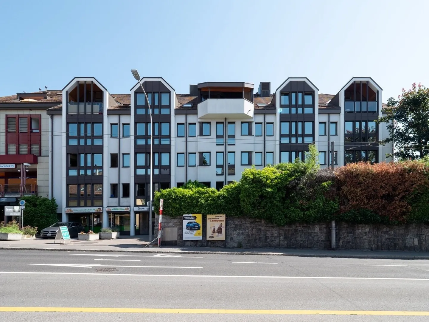 Outstanding 2.5-room maisonette - 1st NET RENT OFFERED! - Photo 2 of 9