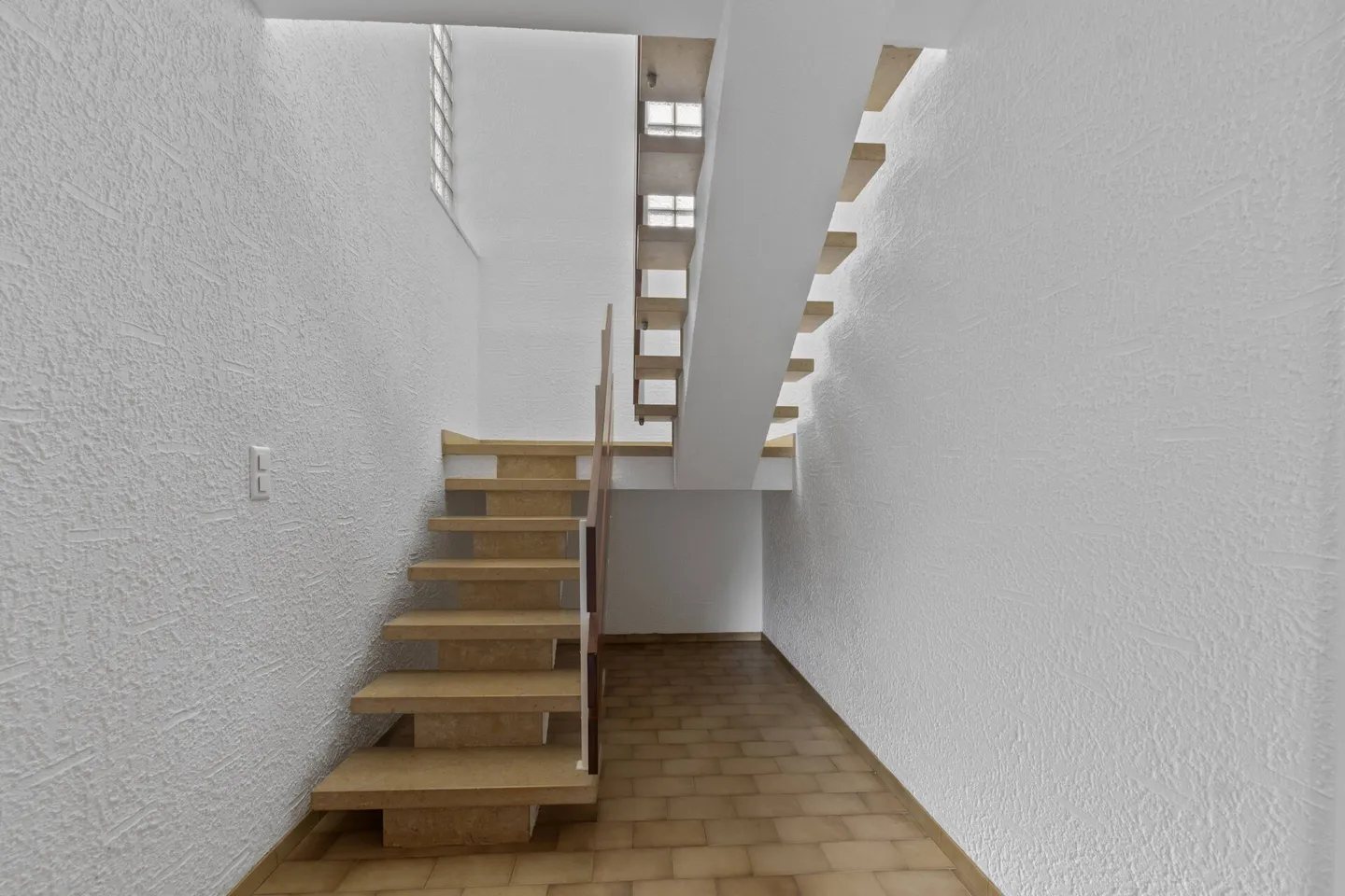 Casa unifamiliare indipendente in una posizione privilegiata a Laufen! - Foto 6 di 16