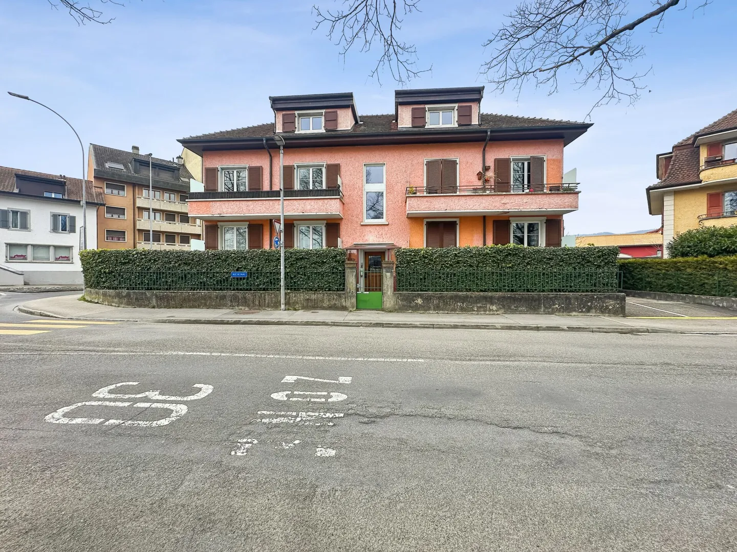 Apartment with 5.5 rooms in the attic, opposite the Thielle - Photo 1 of 16
