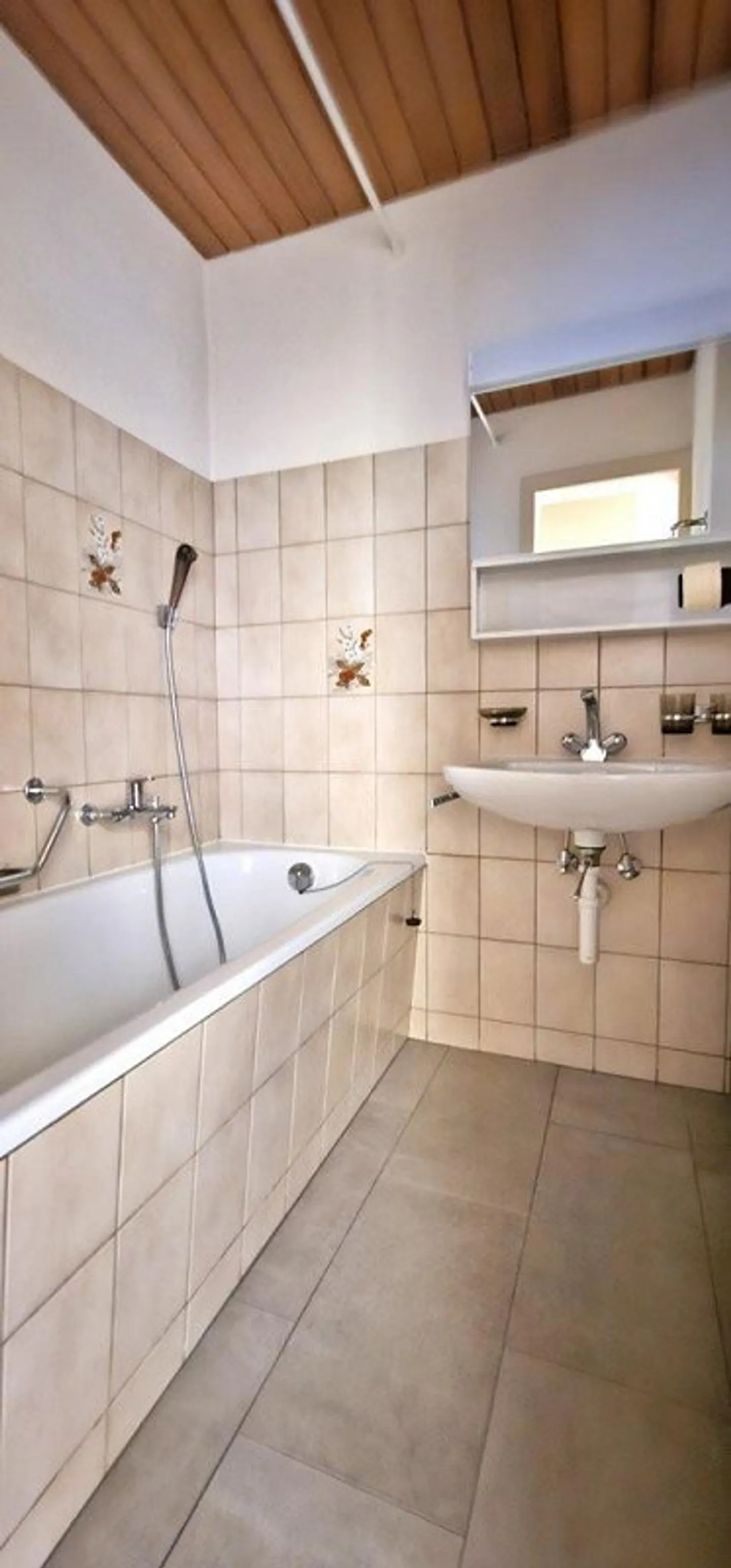 A few minutes walk from the city center - Photo 5 of 9