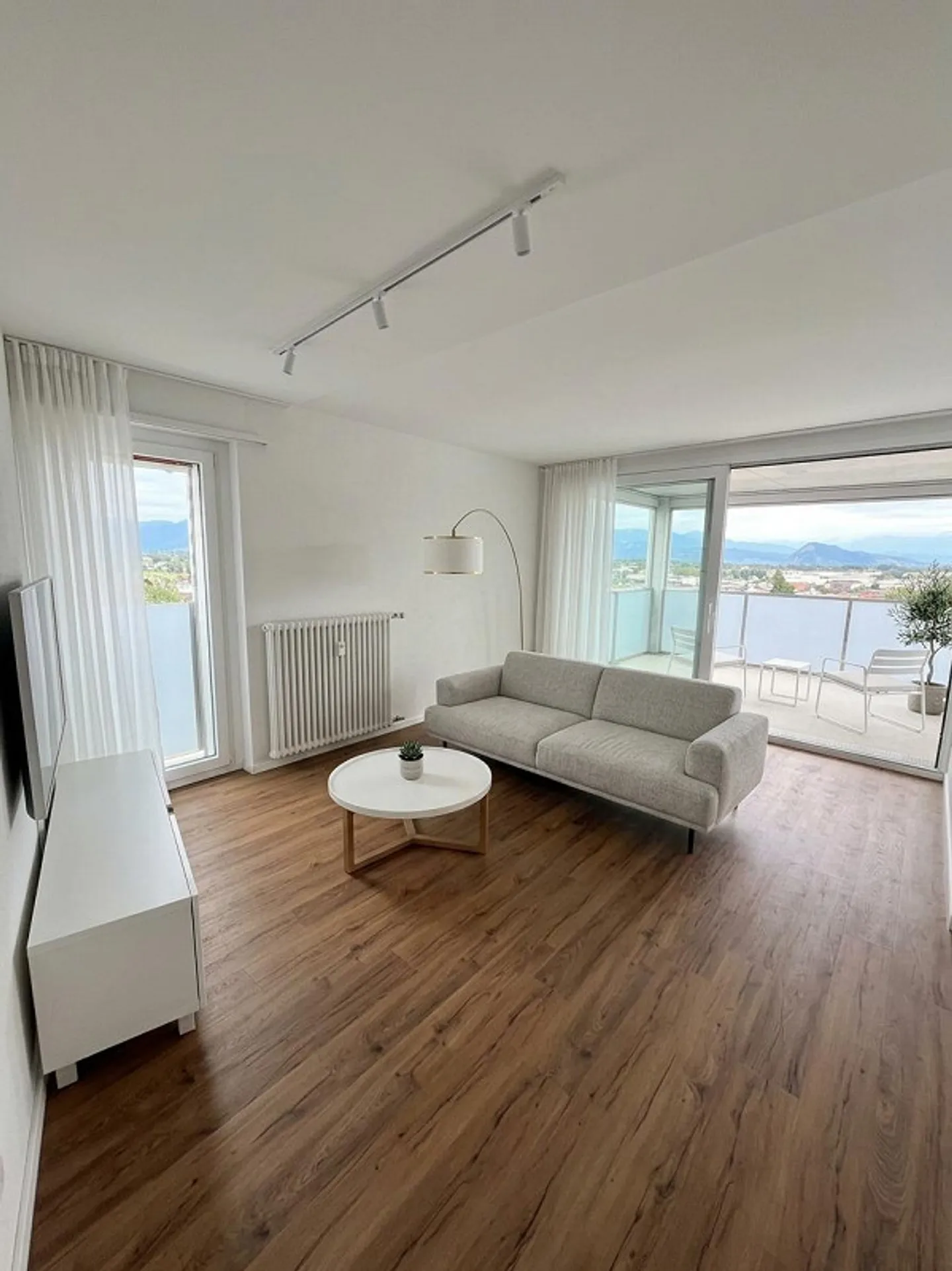 Your new dream home with 1 free month of net rent - Photo 3 of 9
