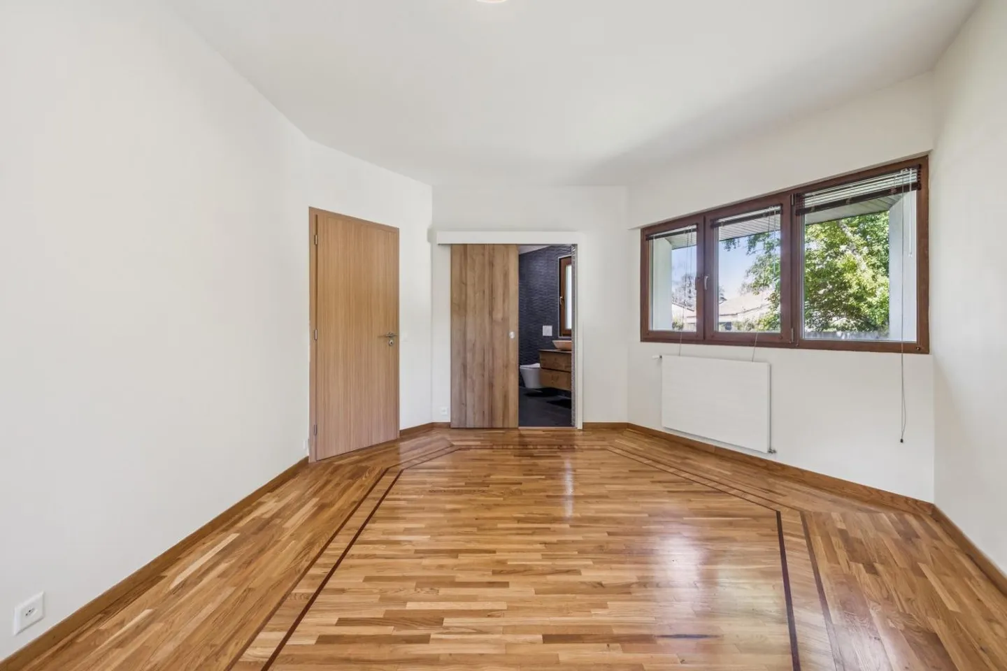 8-room House - Photo 4 of 7
