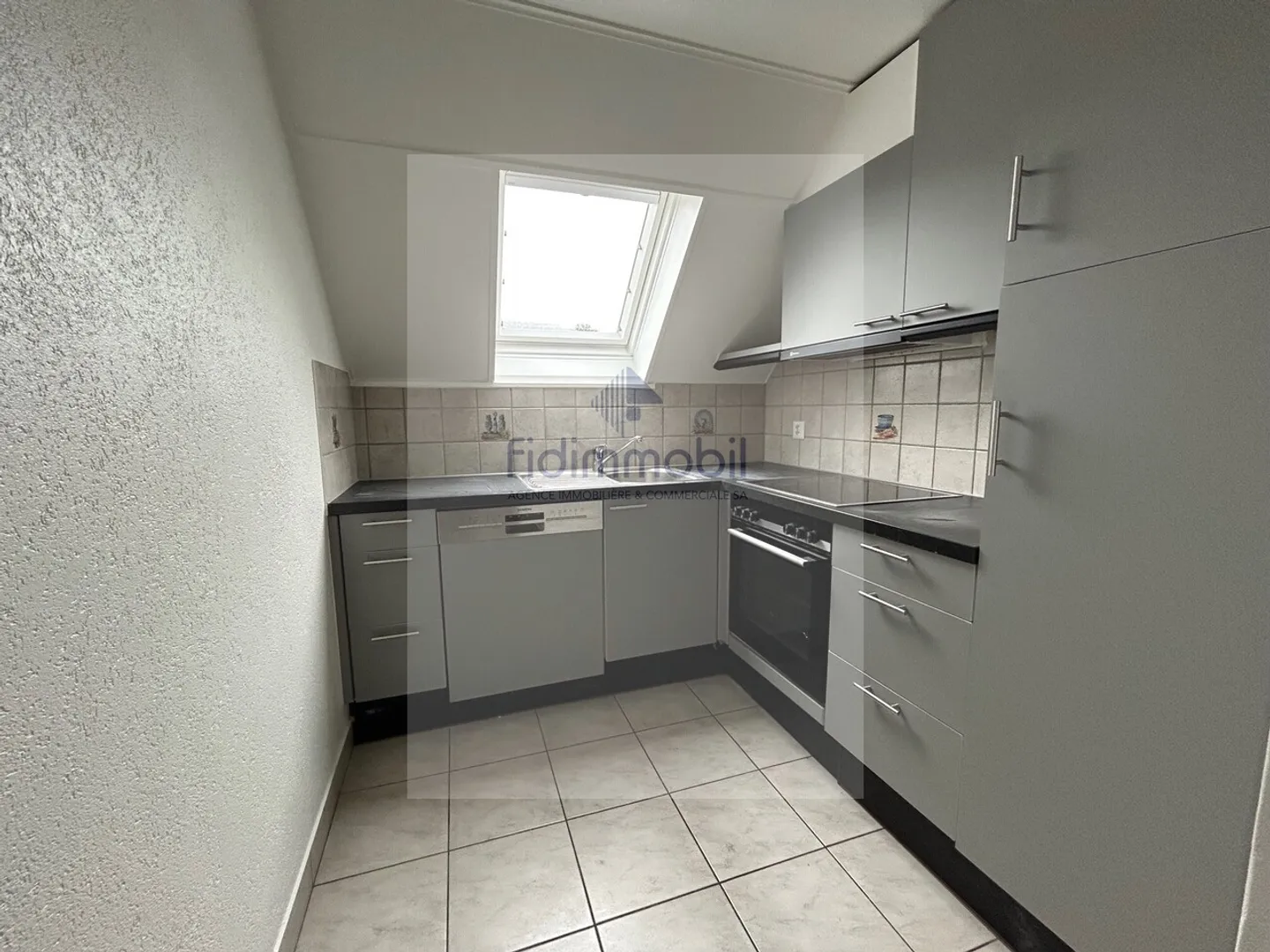 Bel appartement dans un quartier calme près de toutes les commodités - Photo 2 sur 6