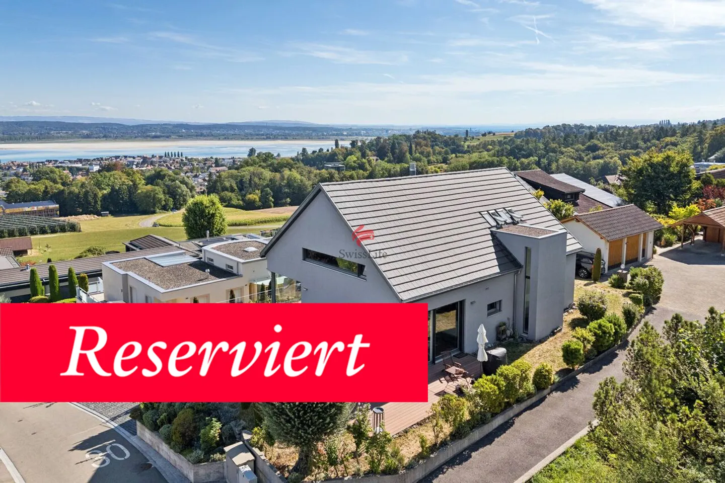 Light-filled house with unobstructed lake view - Photo 1 of 19