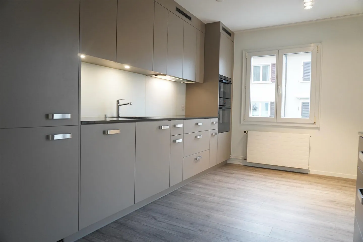 Casa unifamiliare con molti extra - Foto 2 di 24