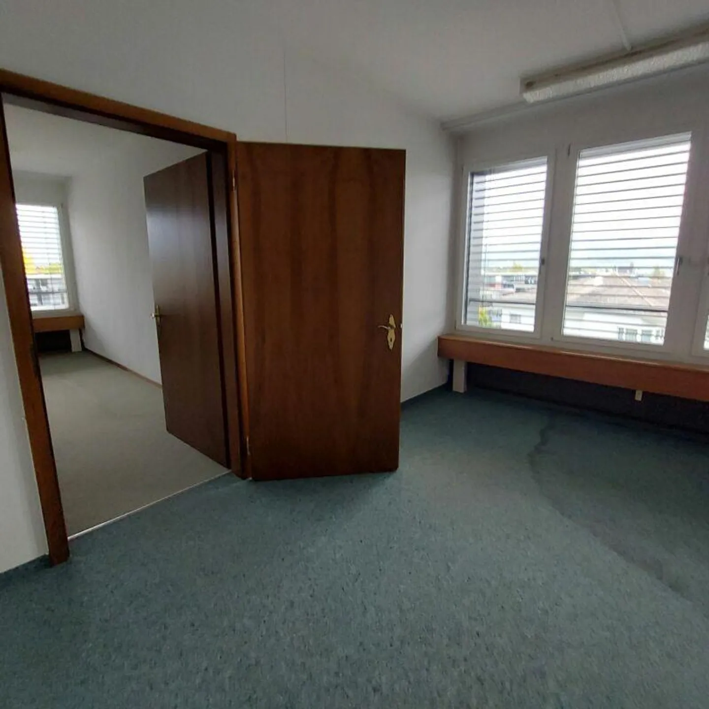 Temporary Living/Working Directly at Sursee Train Station - Photo 3 of 6