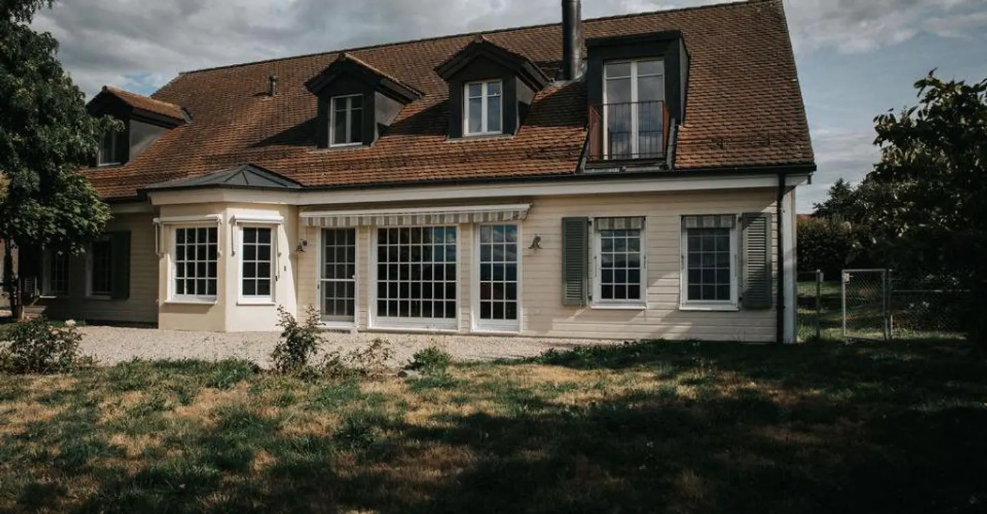 An extraordinary property in the heart of Gros-de-Vaud - Photo 1 of 10