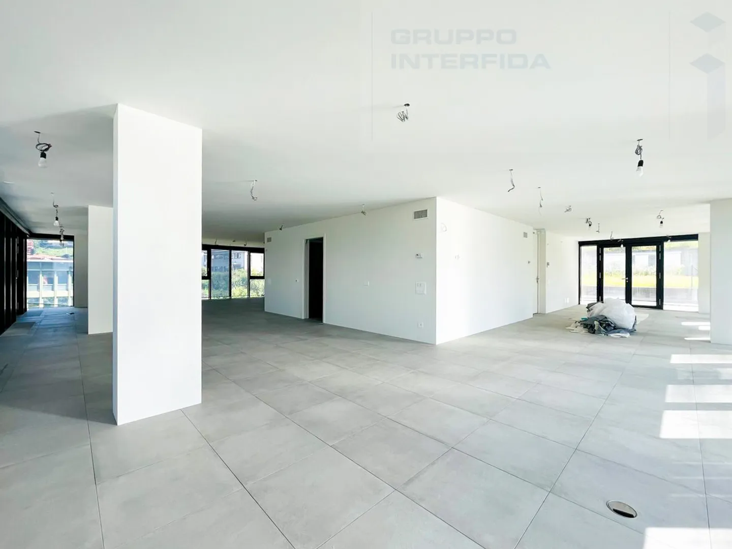 MODERN MODULAR OFFICE - Photo 3 of 7