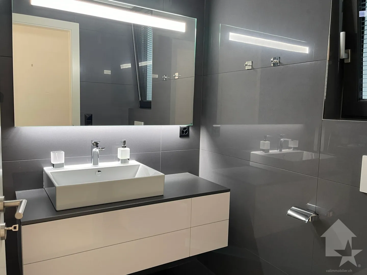 Appartement contemporain sur les hauts de Sierre avec vue panoramique - Foto 12 von 19