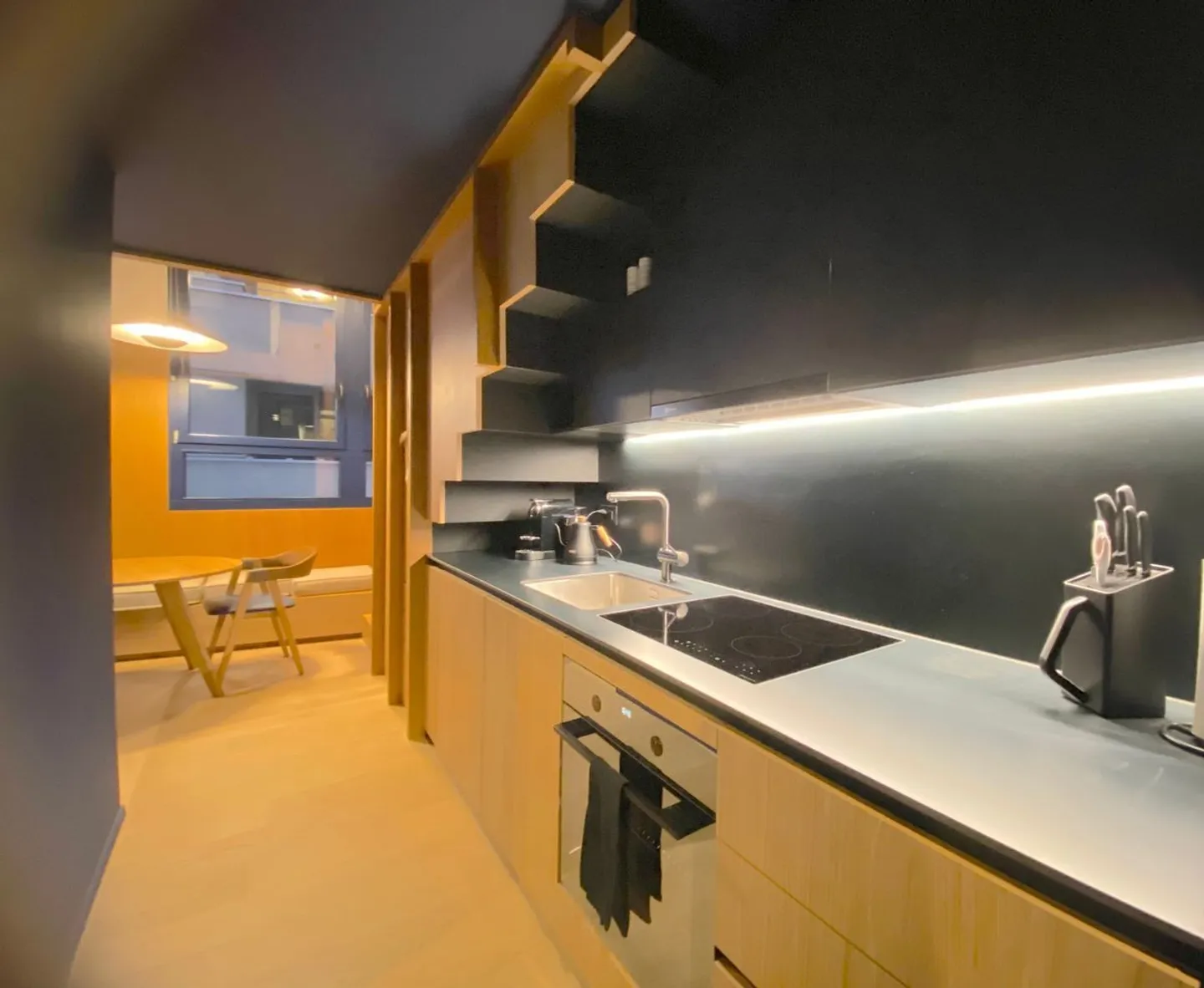 Smart and contemporary alpine living - Photo 2 of 5