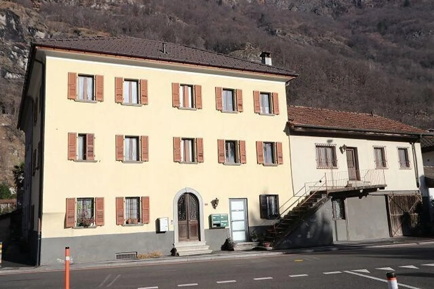 Maison de 6 familles avec jardin - Photo 1 sur 13