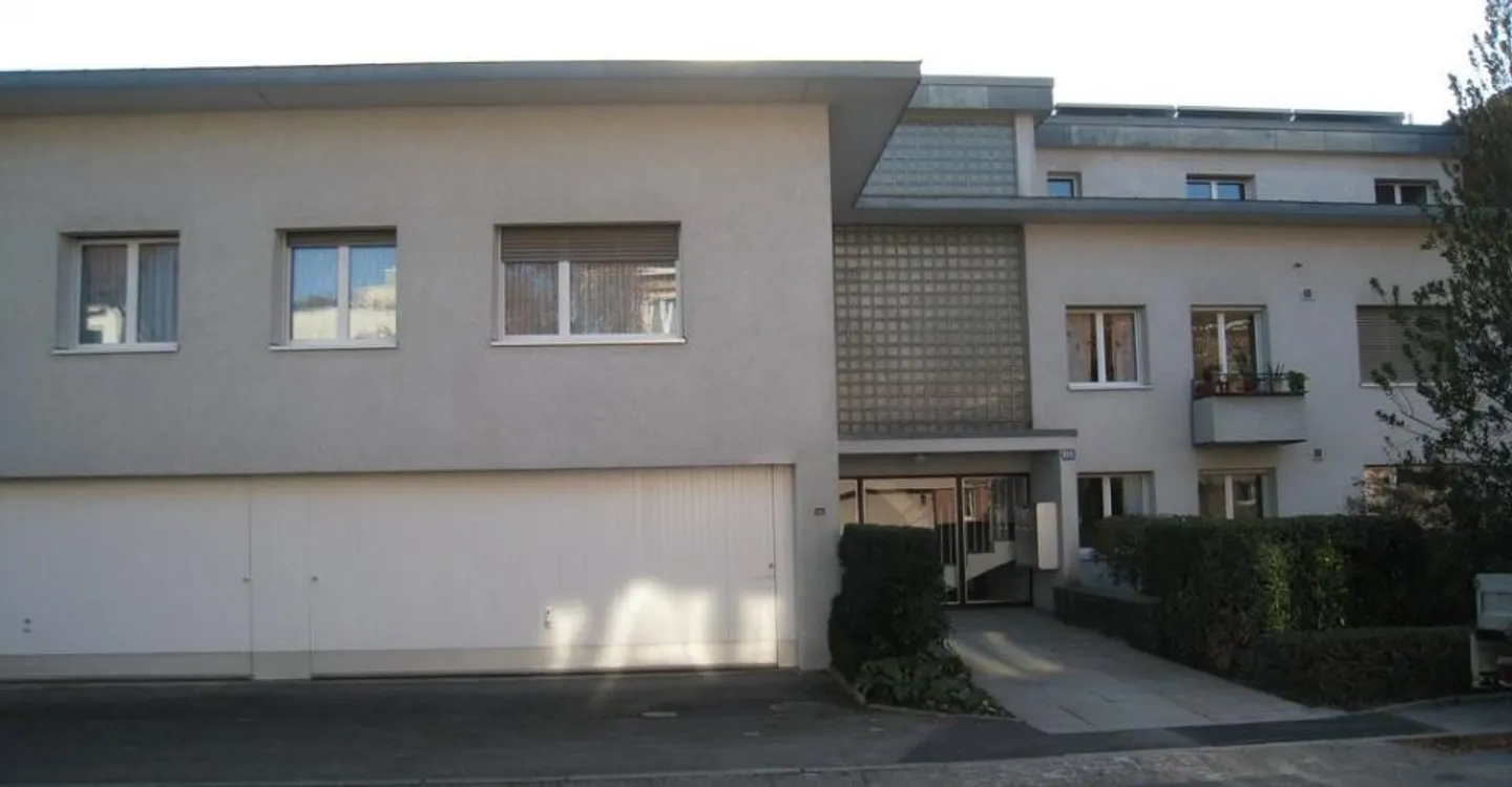 Sunny and newly painted apartment in Zurich District 10 - Photo 1 of 6