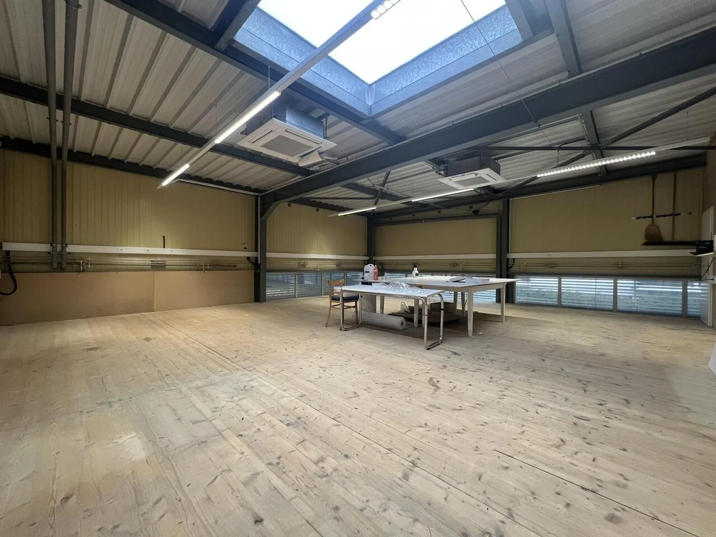Gewerbefläche zur Miete in Hauterive - Ideal für Lagerung oder Werkstatt - Foto 5 von 8